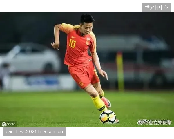 陶的个人盘带与突破是南非队重要变量,他将成为撕开对手边路防线的第一爆点。 陶的个人盘带与突破是南非队重要变量,他将成为撕开对手边路防线的第一爆点。